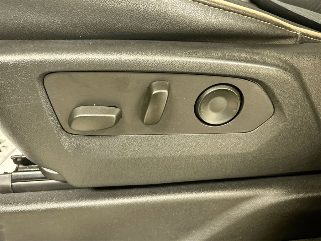 Used 2022 GMC Yukon SLT w/ SLT Premium Package image 10