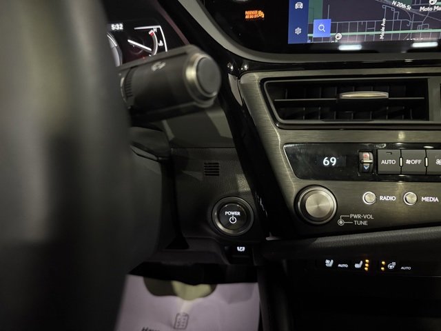 Used 2025 Lexus ES 300h w/ Premium Package image 18