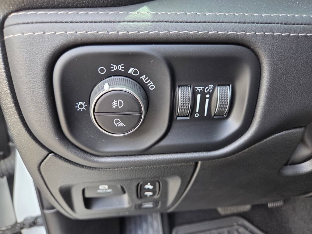 Used 2025 RAM 1500 Limited w/ Off Road Group AWD/4WD image 12