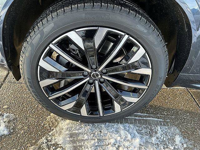 New 2026 Volvo XC90 T8 Ultra w/ Protection Package Premier AWD/4WD image 12