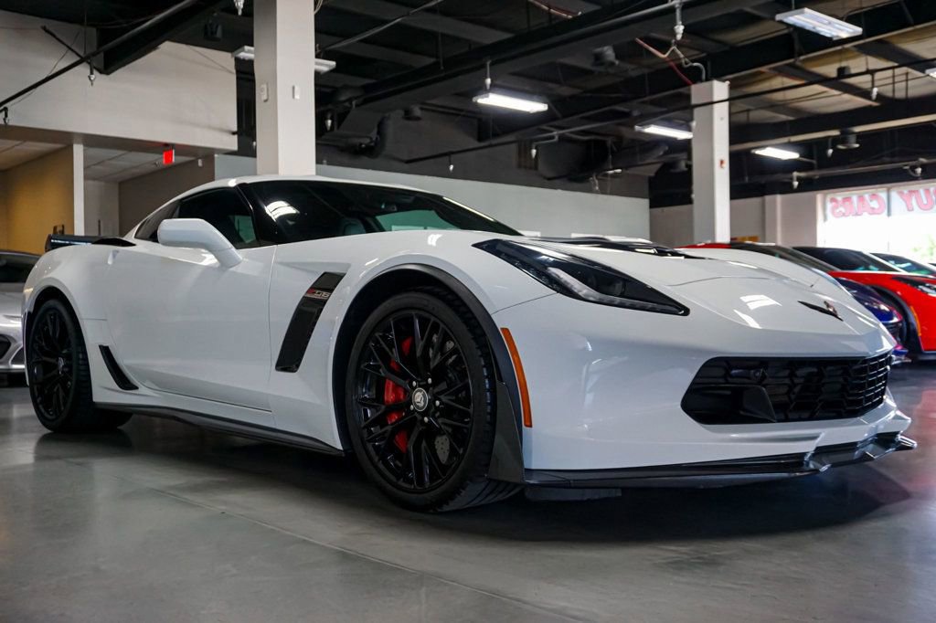 Used 2019 Chevrolet Corvette Z06 w/ Z07 Performance Package image 3