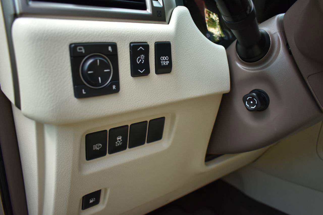 Used 2014 Lexus GX 460 w/ Premium Package AWD/4WD image 28