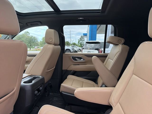 Used 2021 Chevrolet Suburban Premier w/ Premium Package RWD image 9
