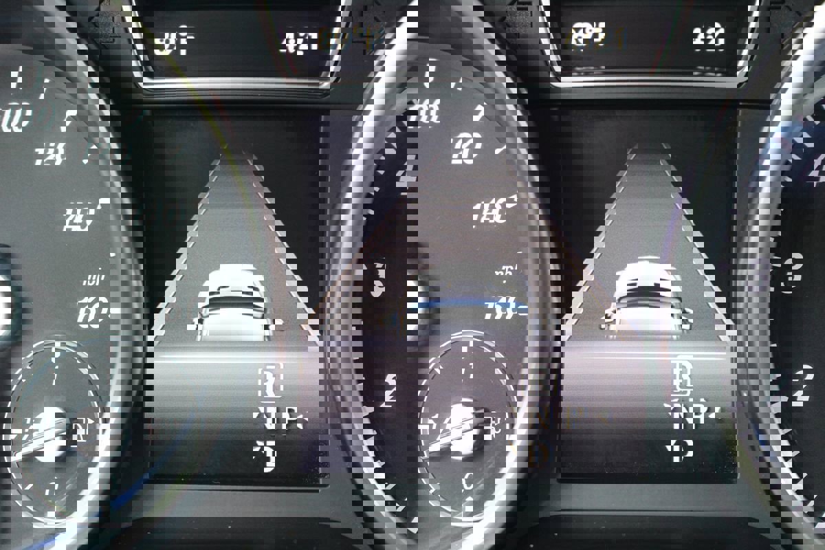 Used 2015 Mercedes-Benz GL 550 4MATIC image 34