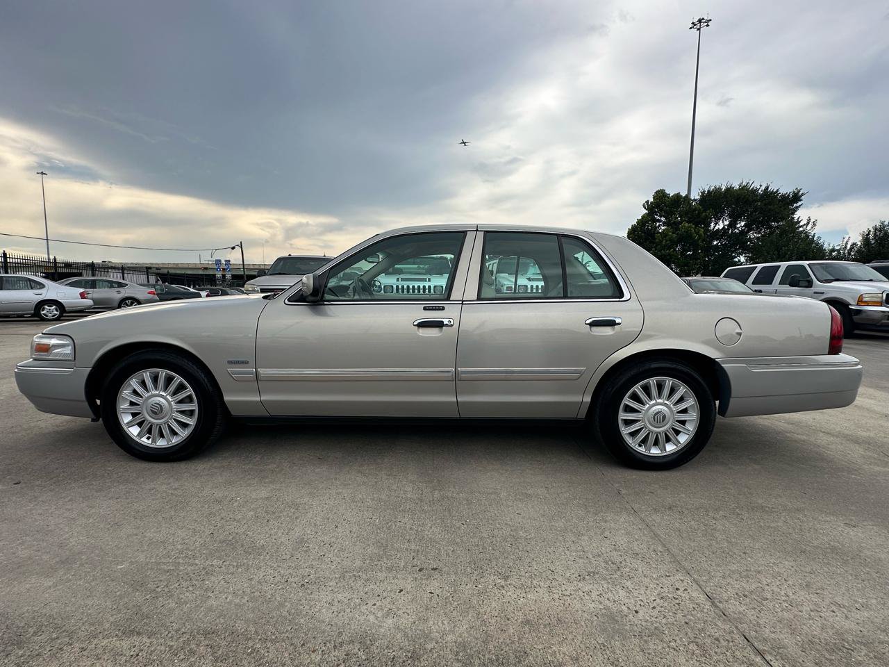 Used 2010 Mercury Grand Marquis LS RWD image 2