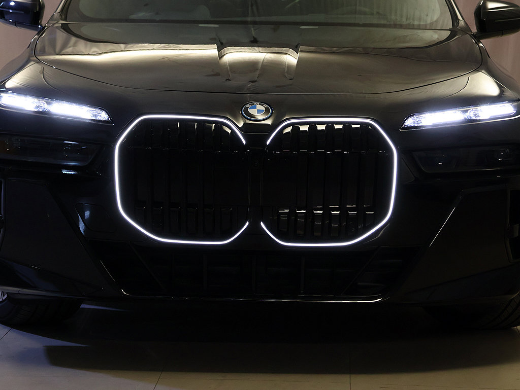 Used 2026 BMW i7 xDrive60 w/ Executive Package AWD/4WD image 6