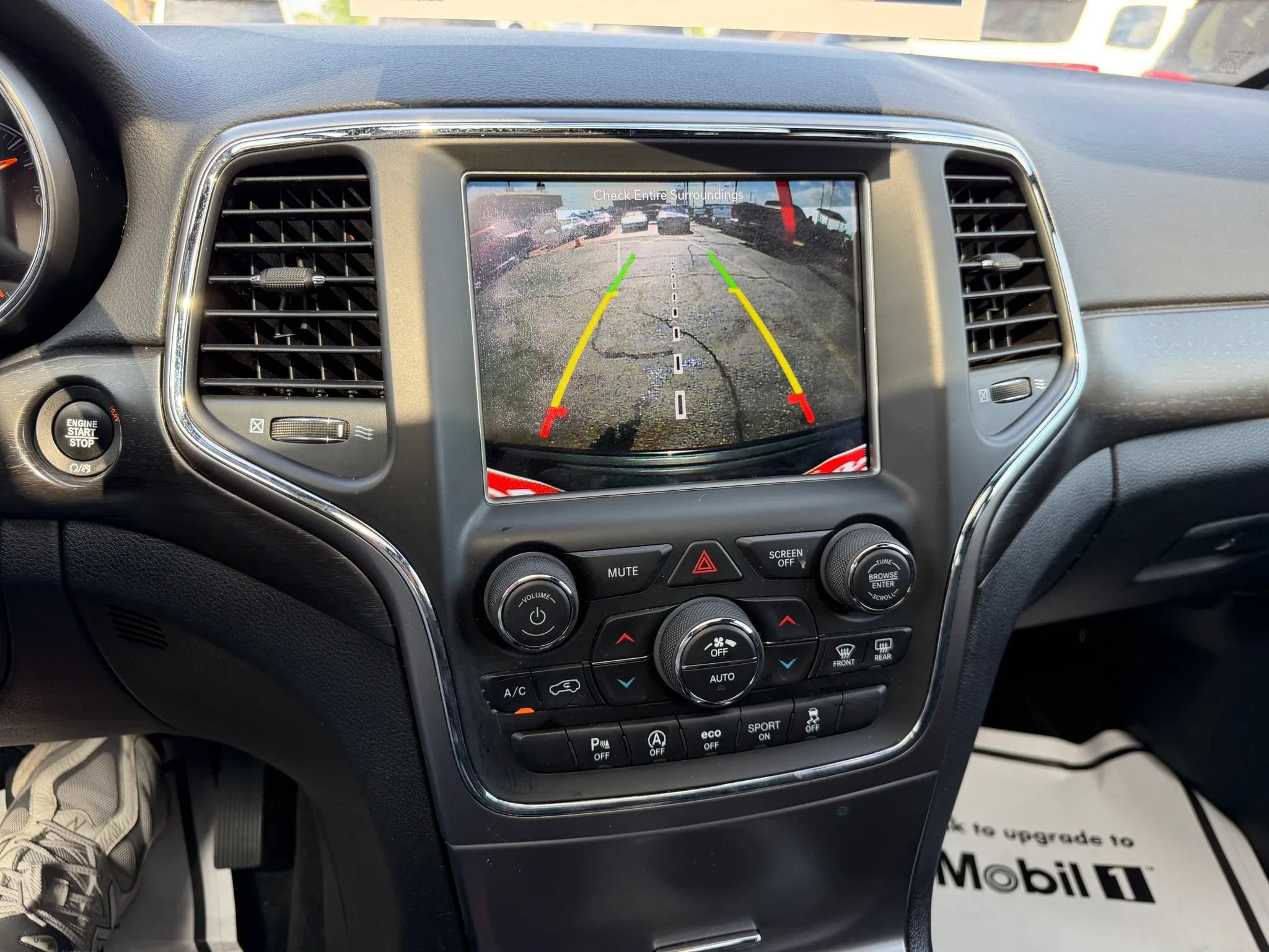 Used 2018 Jeep Grand Cherokee Laredo AWD/4WD image 16
