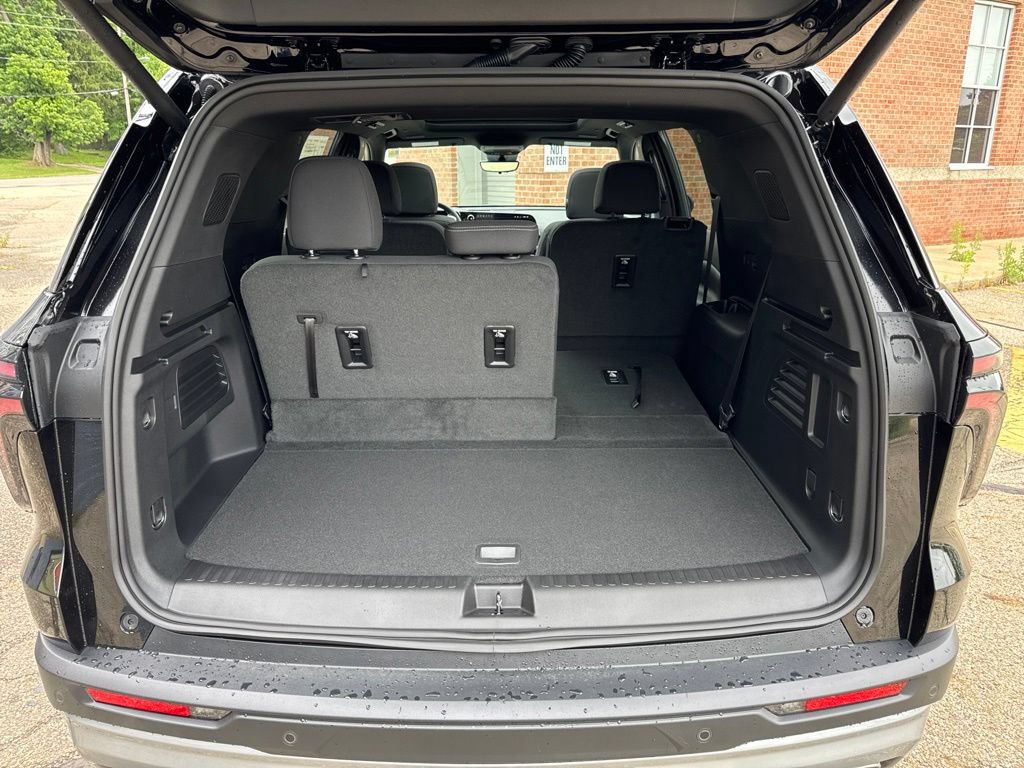 New 2026 Chevrolet Traverse LT w/ Enhanced Driving Package AWD/4WD image 9