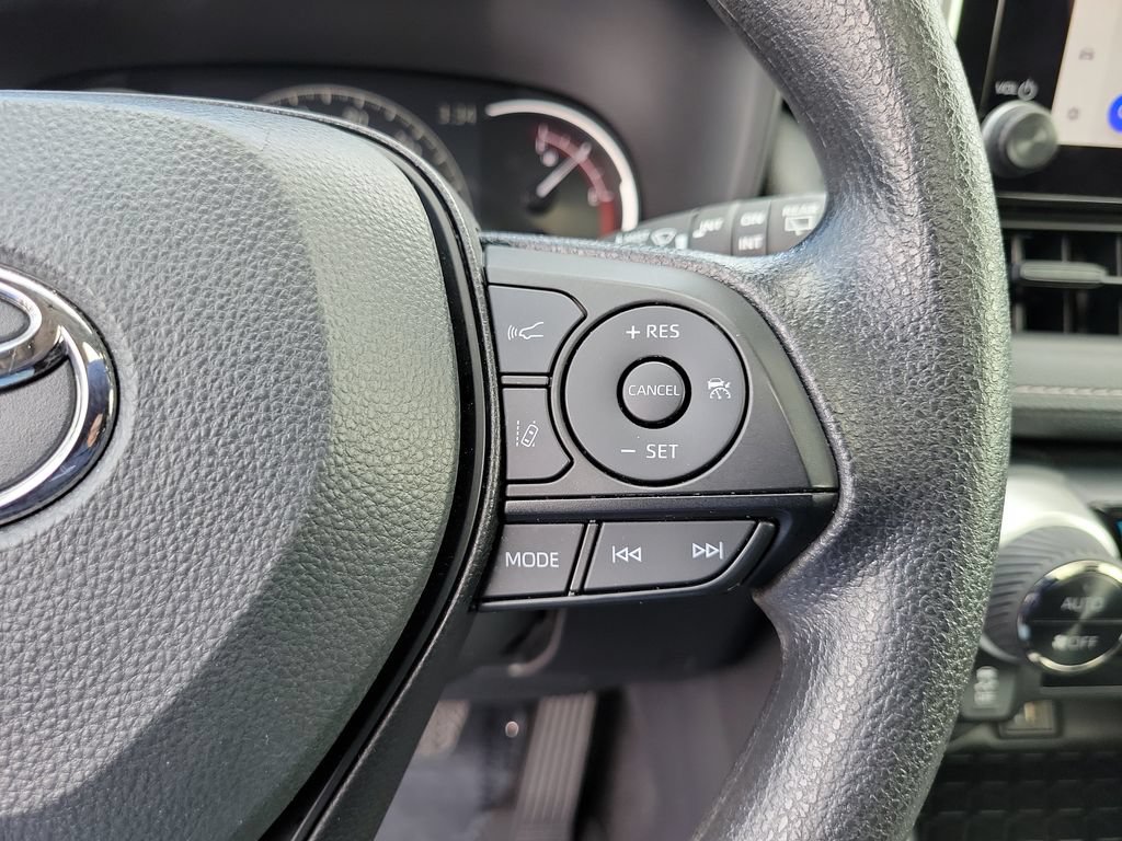 Used 2025 Toyota RAV4 XLE w/ Convenience Package FWD image 26