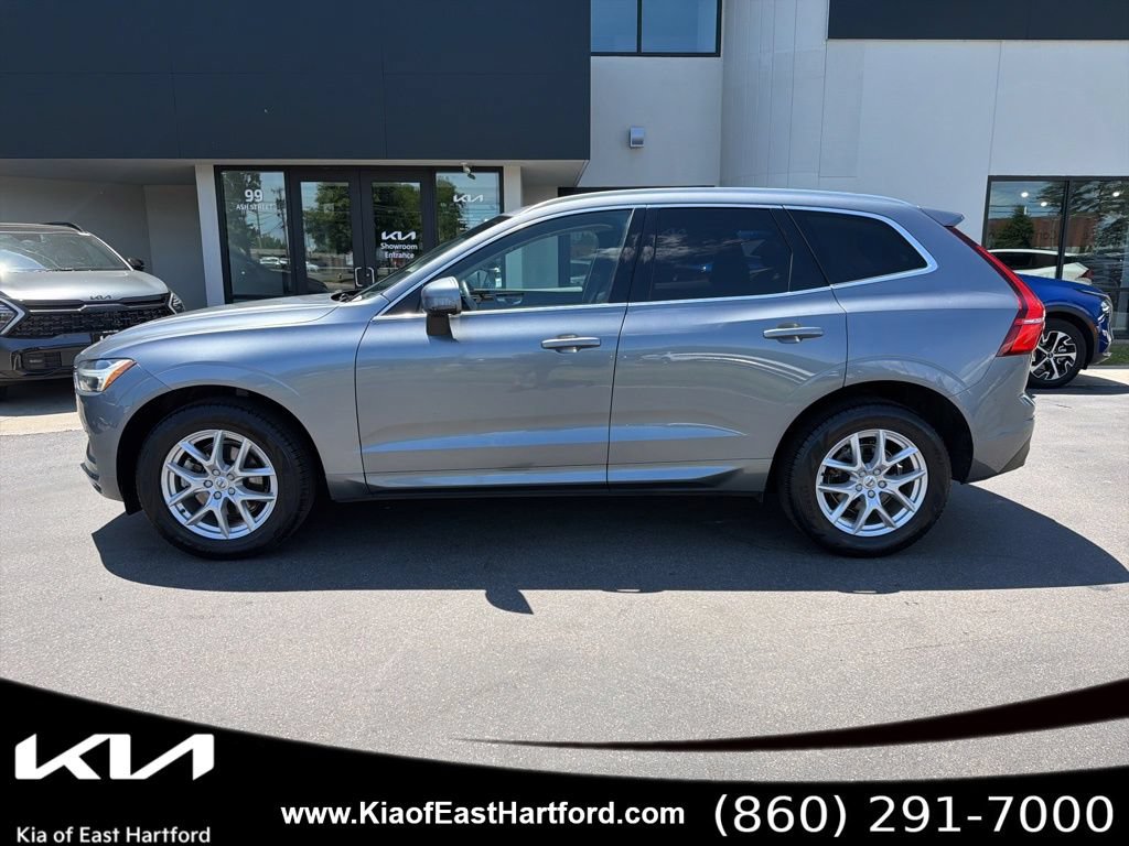 Used 2021 Volvo XC60 T5 Momentum AWD/4WD image 2
