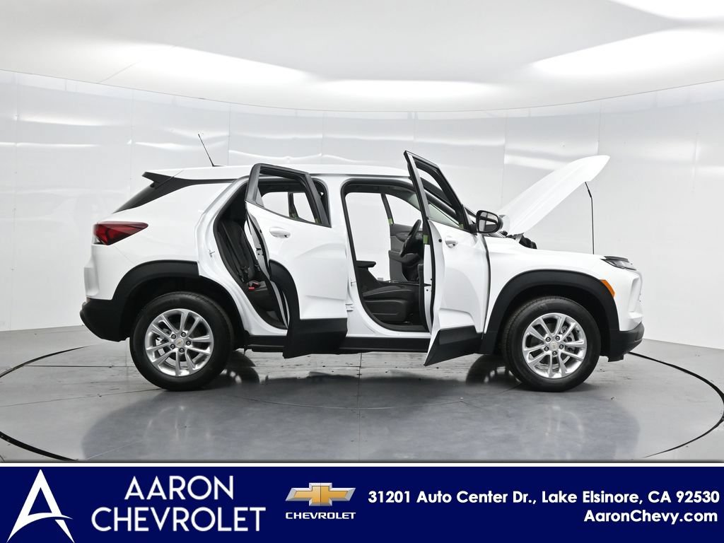 New 2026 Chevrolet TrailBlazer LS w/ LPO, Blackout Package AWD/4WD image 3