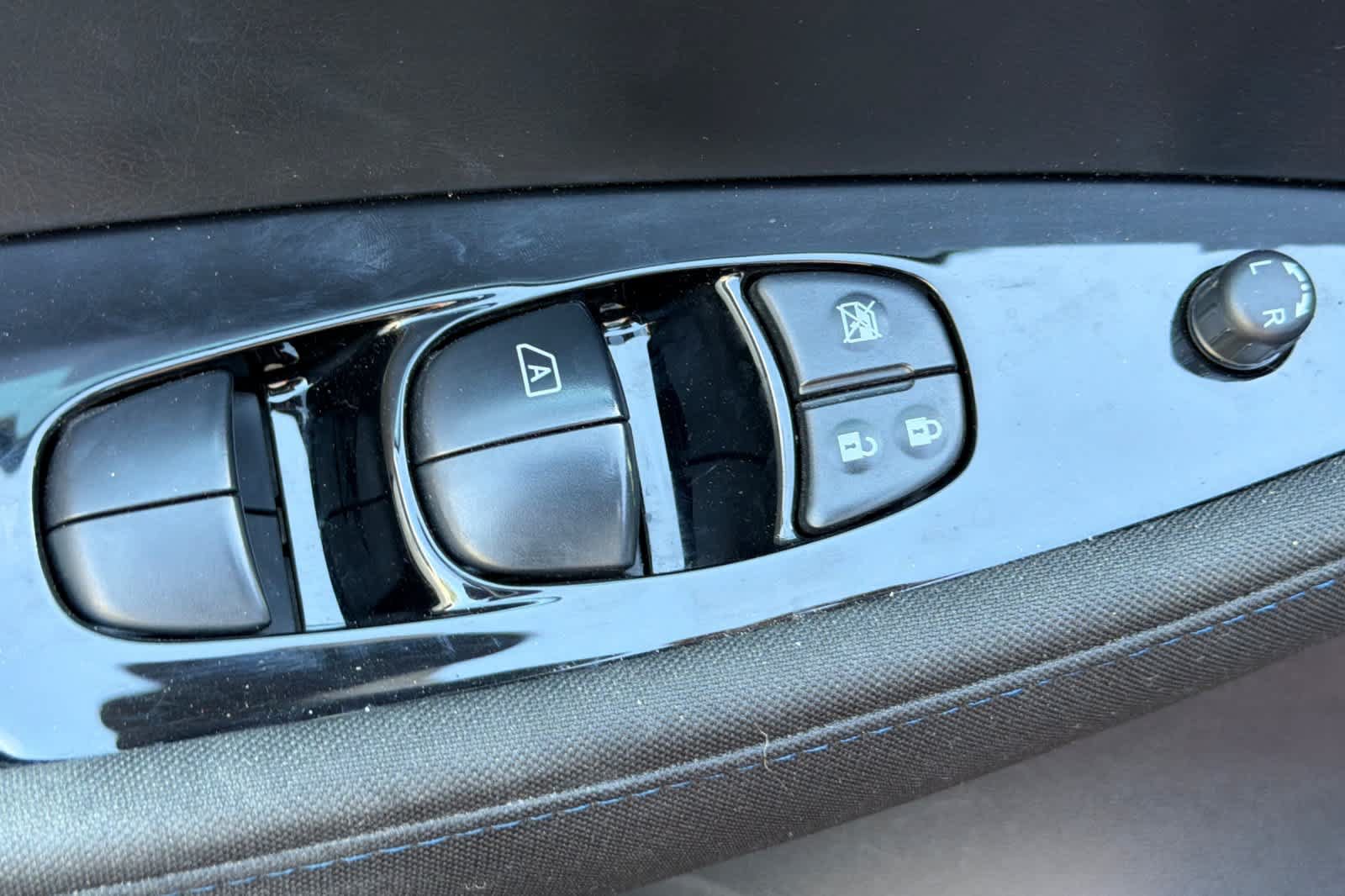 Used 2018 Nissan Leaf SV w/ SV Technology Package FWD image 15