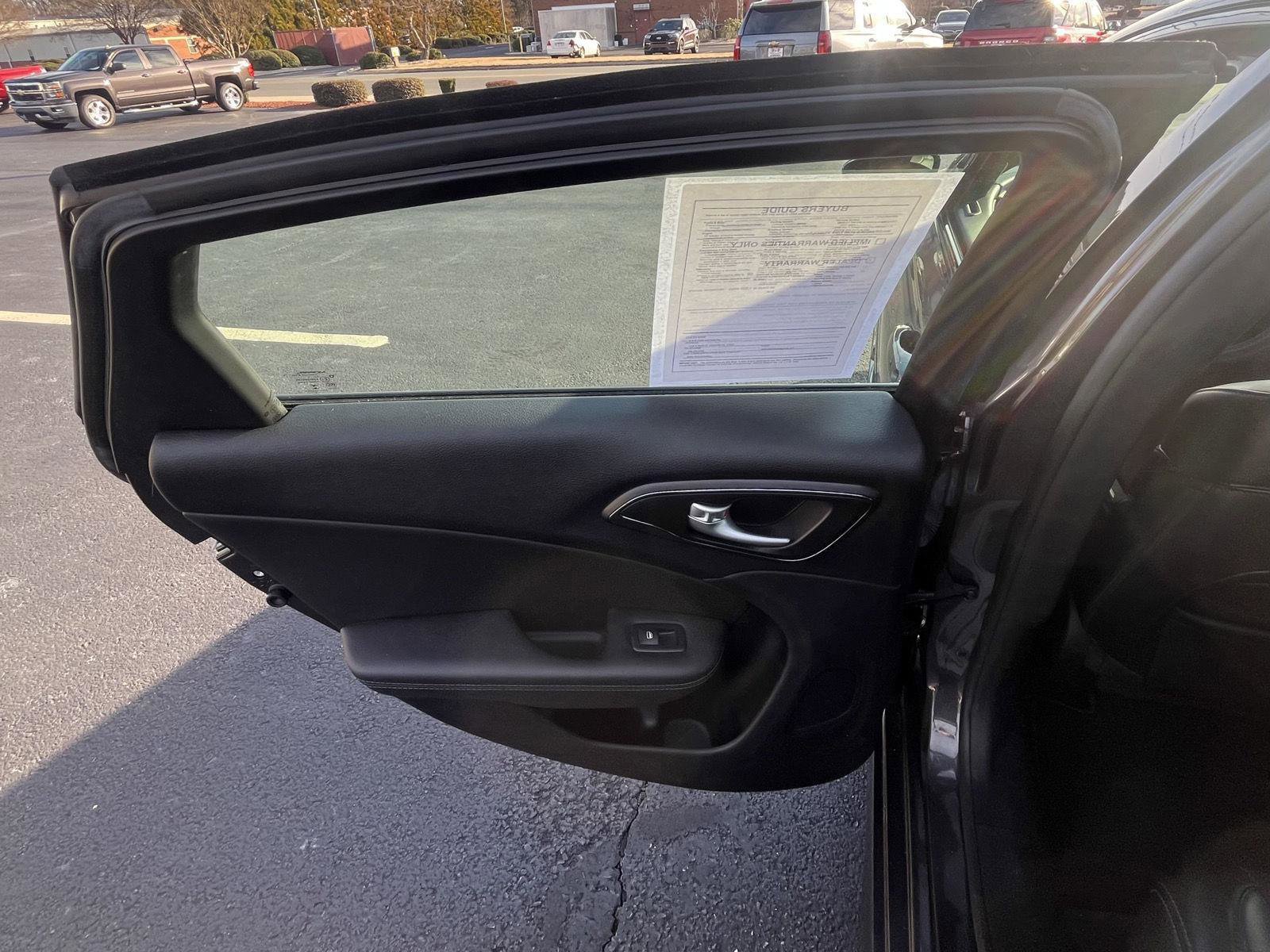 Used 2016 Chrysler 200 S w/ Comfort Group image 19