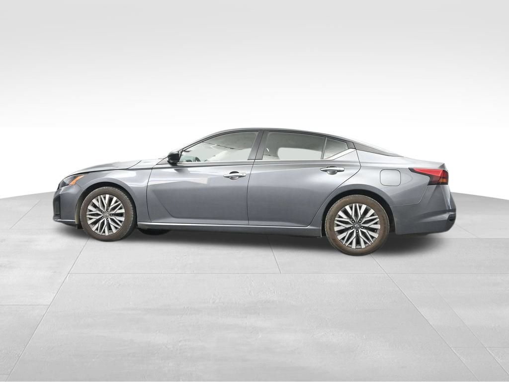 Used 2024 Nissan Altima 2.5 SV FWD image 11