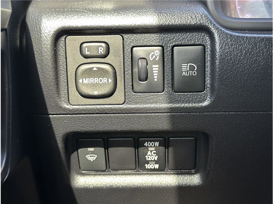 Used 2021 Toyota 4Runner SR5 AWD/4WD image 28