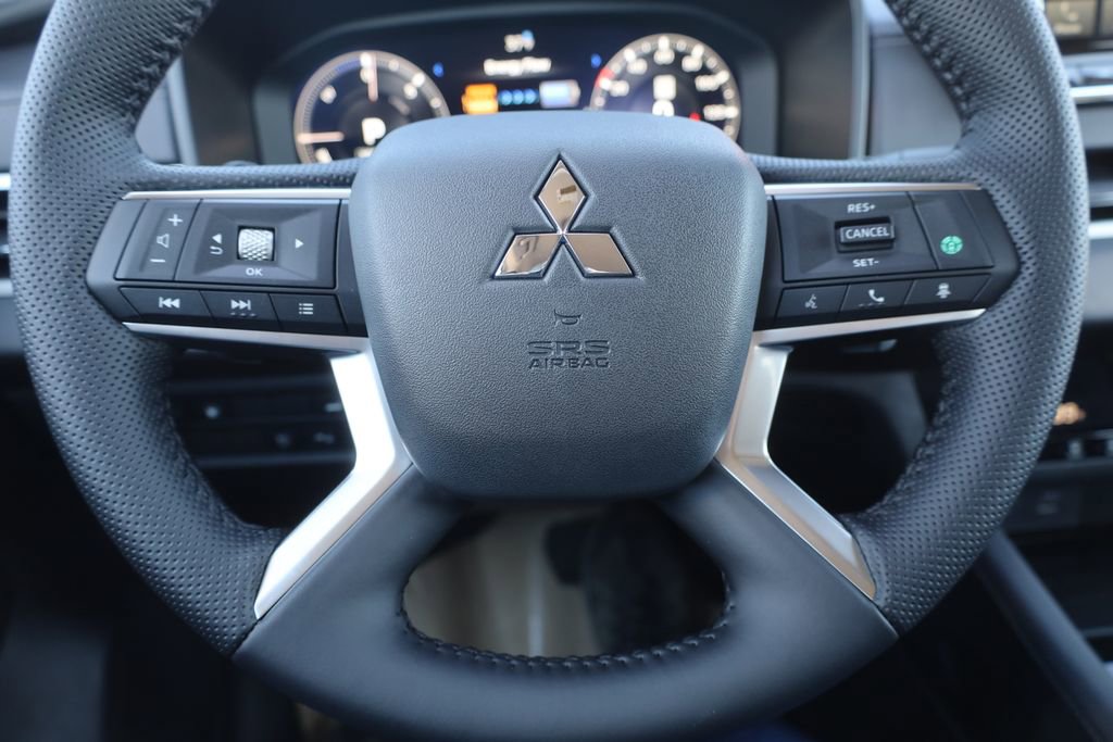 New 2025 Mitsubishi Outlander SE image 29