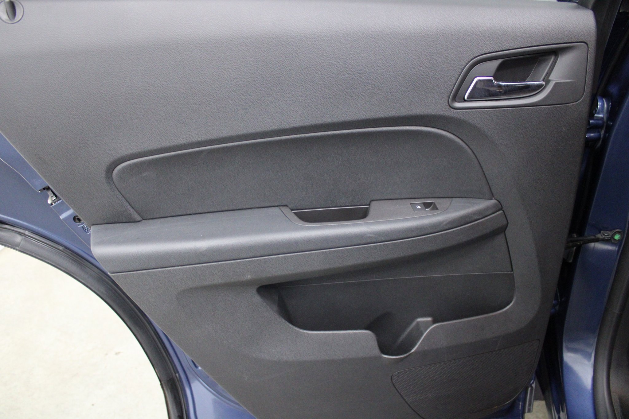 Used 2016 Chevrolet Equinox LTZ w/ Enhanced Convenience Package image 18