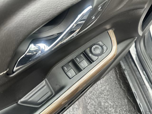 Used 2023 GMC Acadia SLE w/ Driver Convenience Package image 17