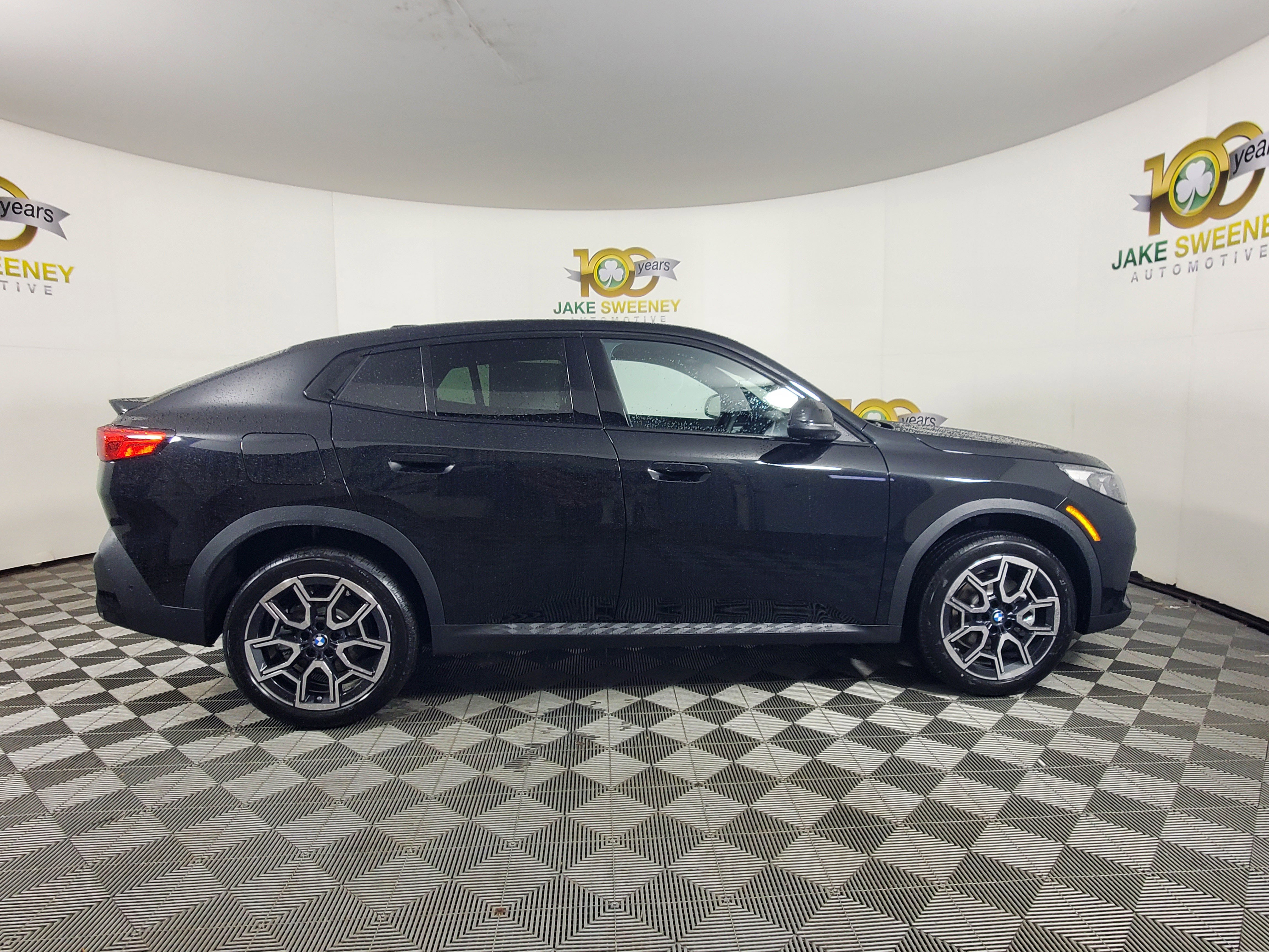 New 2025 BMW X2 xDrive28i w/ Convenience Package image 8