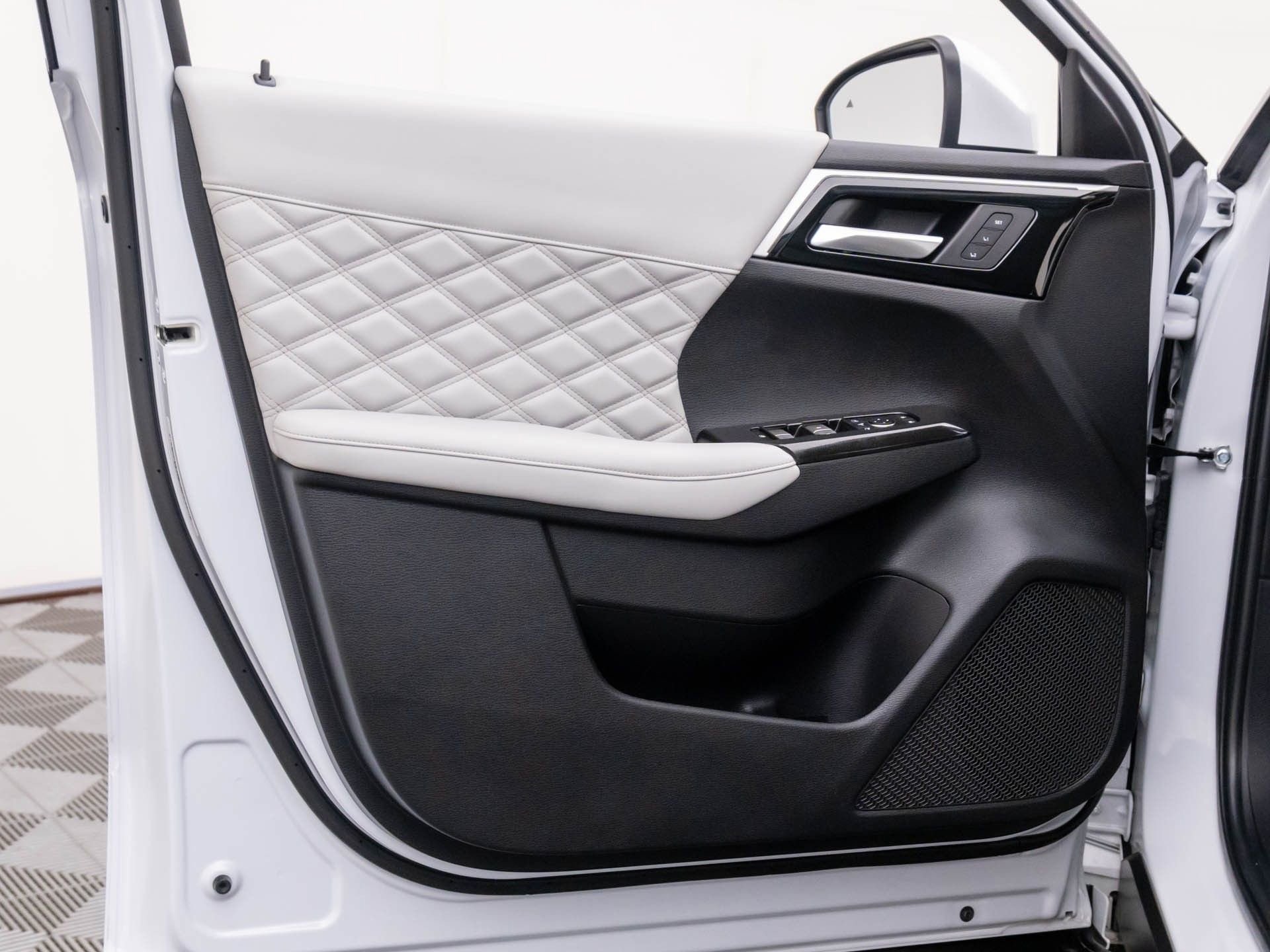 Used 2022 Mitsubishi Outlander SEL image 12