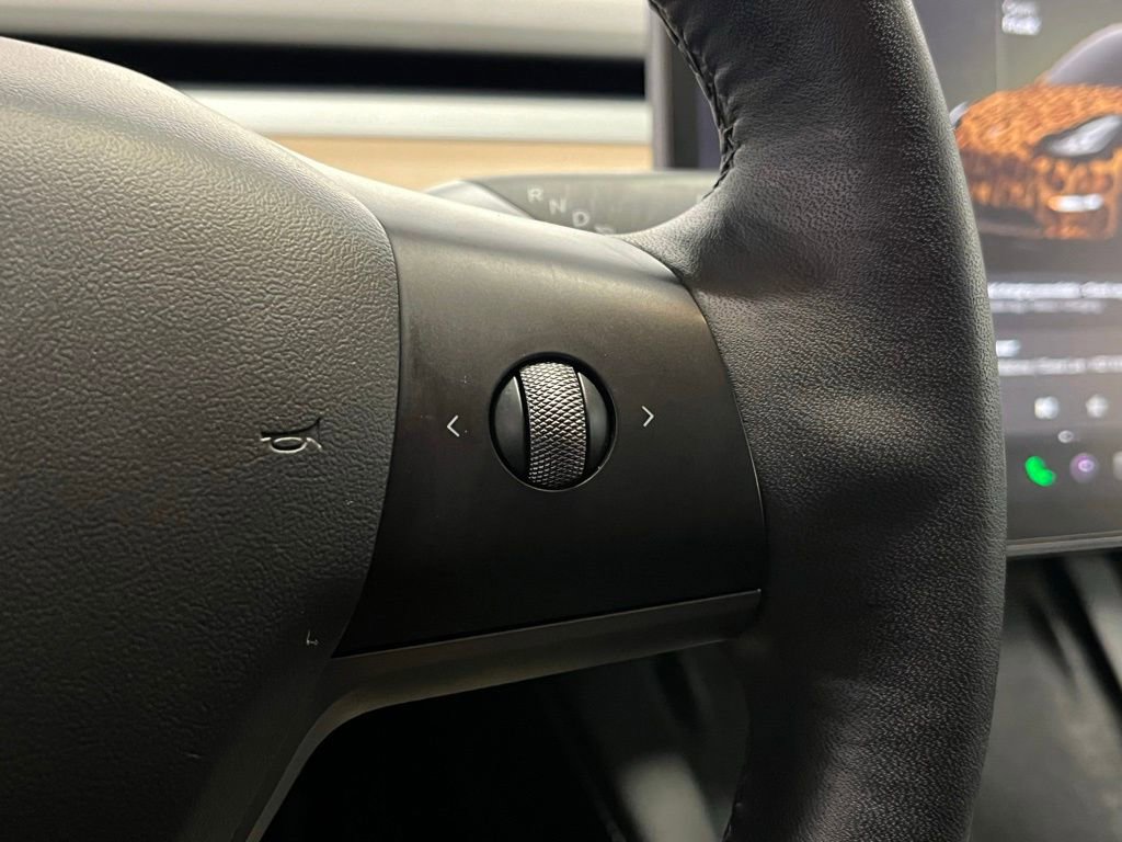 Used 2022 Tesla Model Y Performance image 22