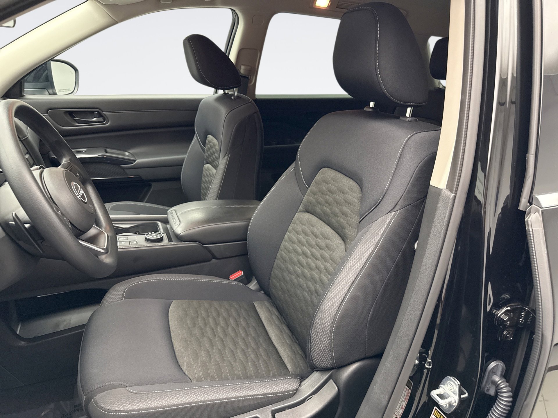 Used 2024 Nissan Pathfinder S image 11