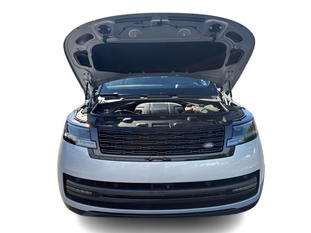 Used 2025 Land Rover Range Rover SE image 12