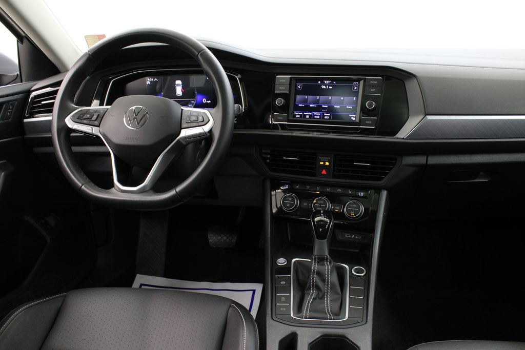 Used 2024 Volkswagen Jetta SE FWD image 9