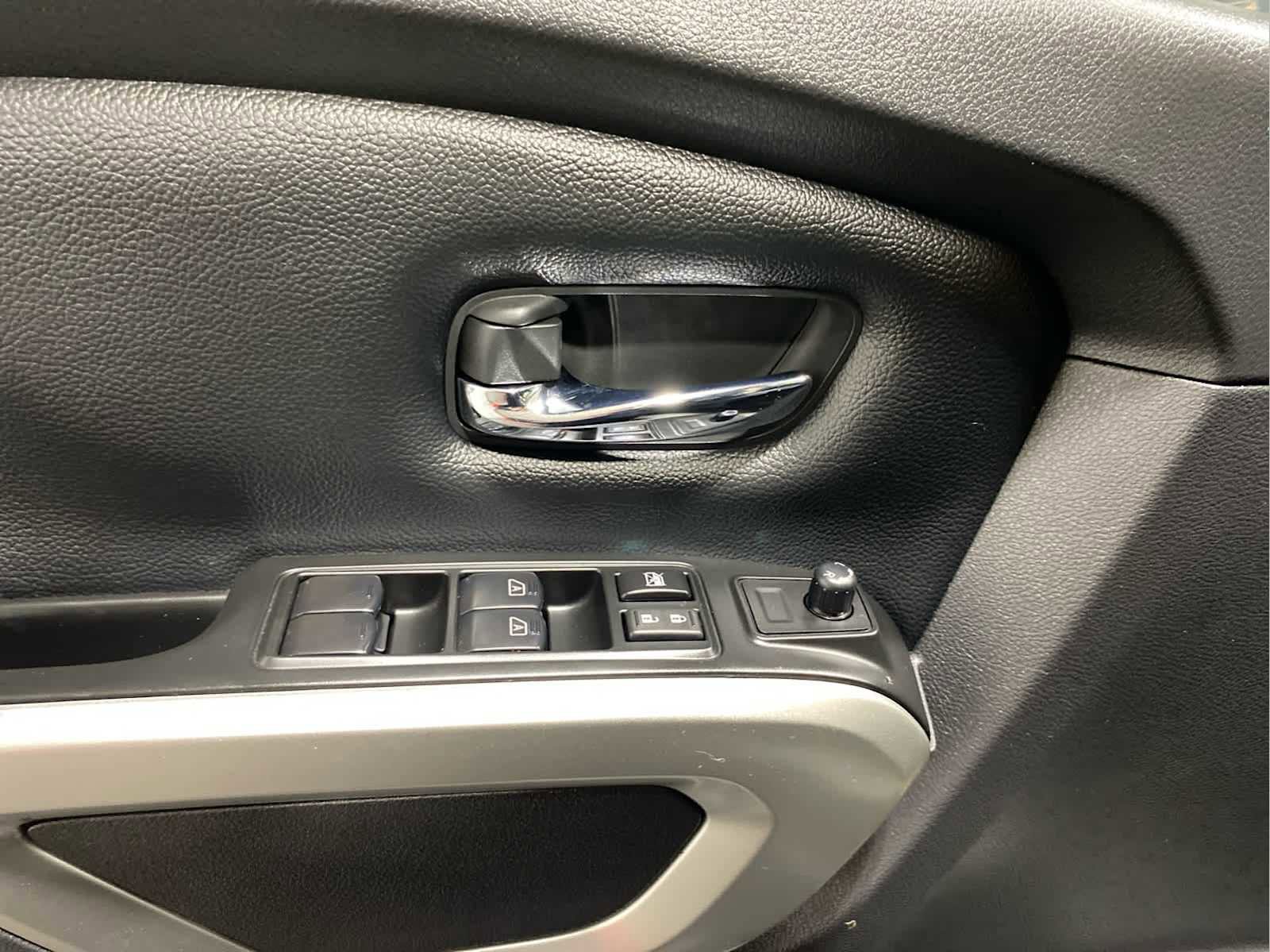Used 2024 Nissan Titan SV w/ SV Convenience Package image 10