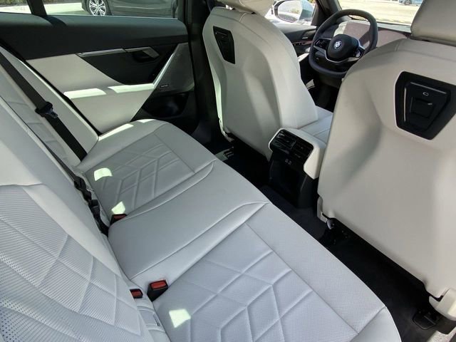 Used 2025 BMW i5 eDrive40i w/ Premium Package image 14