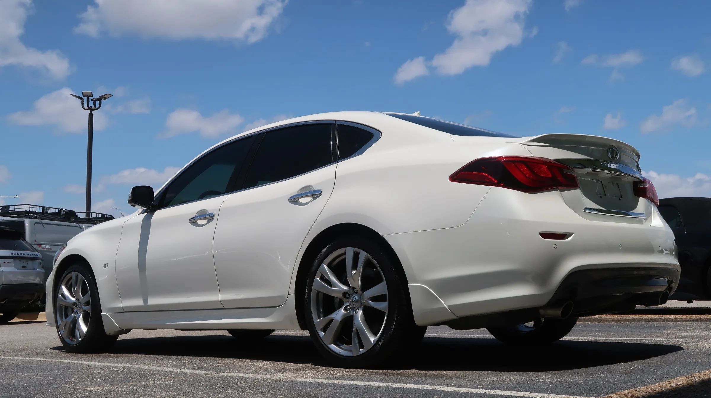 Used 2019 INFINITI Q70 Luxe w/ Sport Package RWD image 13