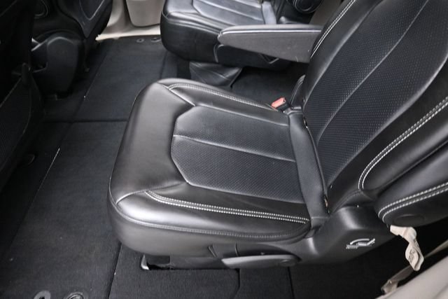 Used 2023 Chrysler Pacifica Touring-L FWD image 23