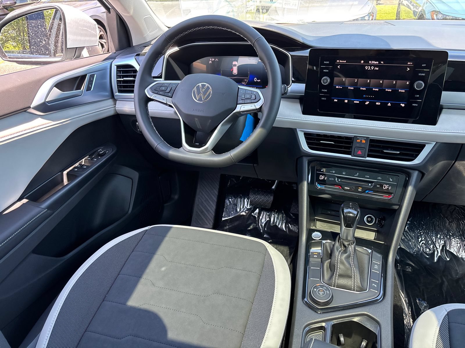 New 2026 Volkswagen Taos SE AWD/4WD image 30