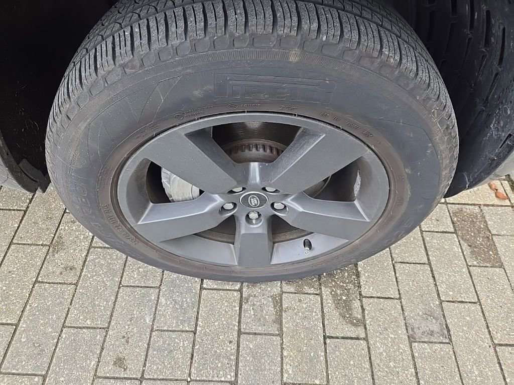 Certified 2023 Land Rover Defender 130 X-Dynamic SE image 11