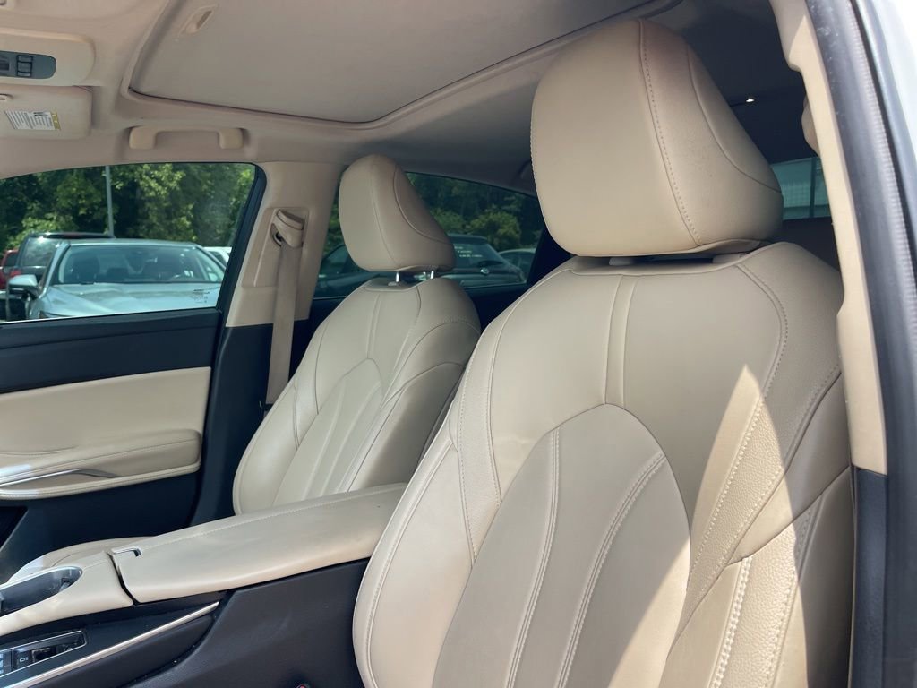 Used 2019 Toyota Avalon XLE w/ Moonroof Package FWD image 9