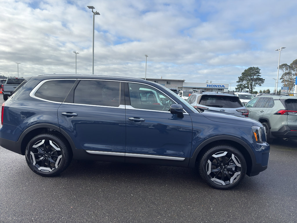 New 2025 Kia Telluride S image 2