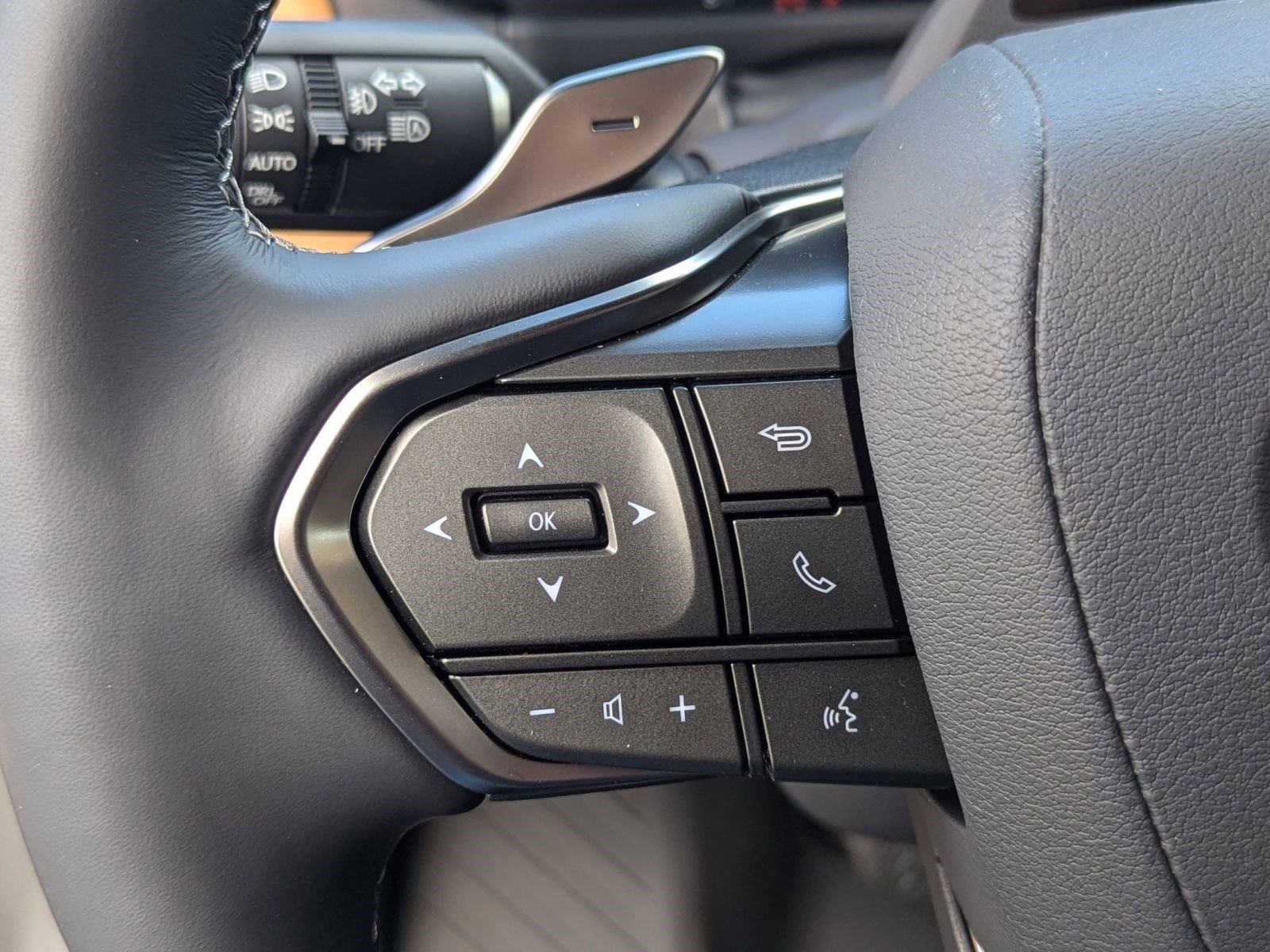 New 2025 Lexus LX 600 4WD w/ Luxury Package image 16