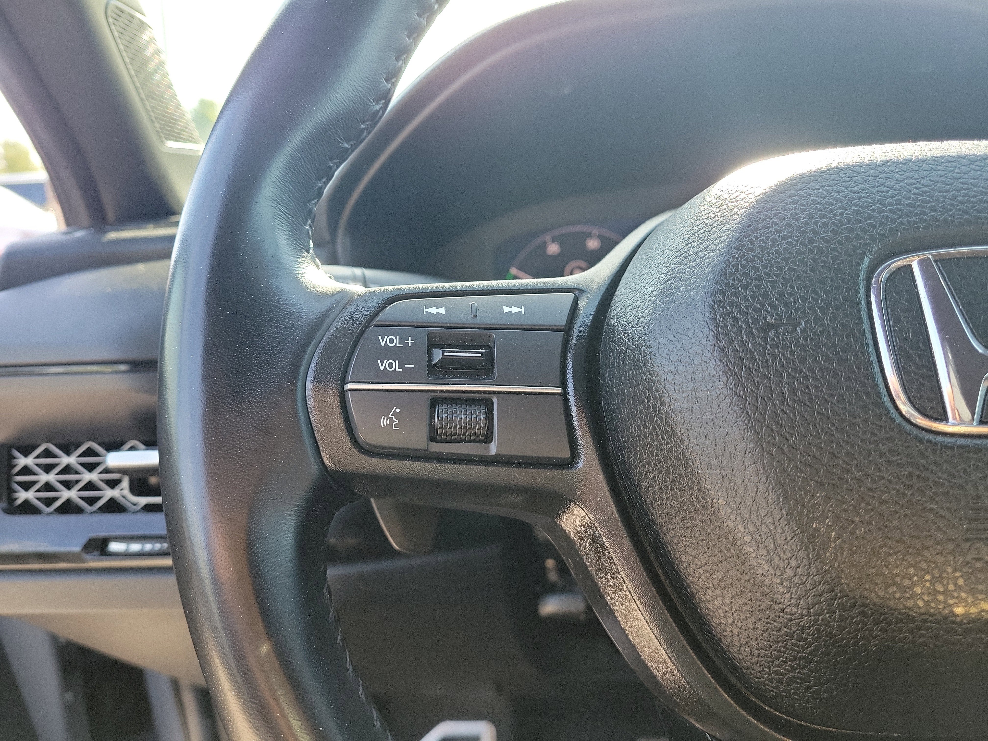 Used 2025 Honda Accord Sport image 25