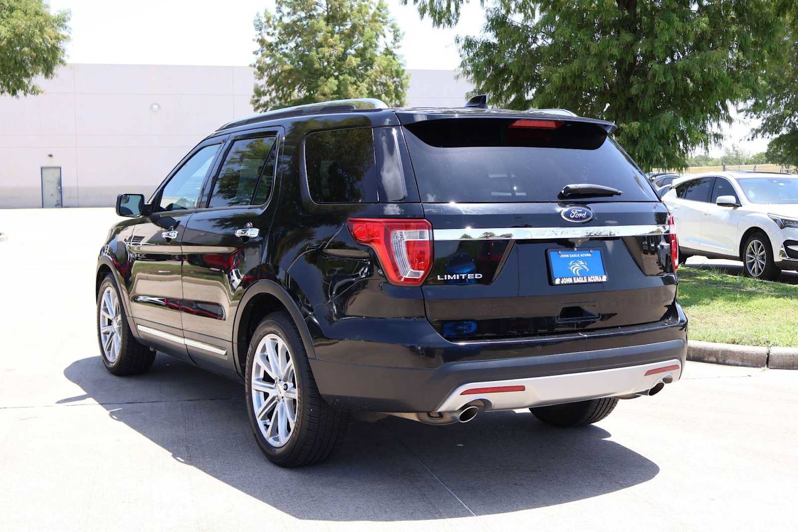 Used 2017 Ford Explorer Limited FWD image 4