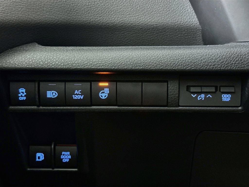 Used 2023 Toyota Sienna XSE AWD/4WD image 11