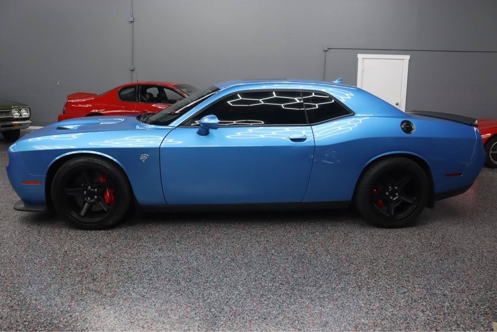 Used 2016 Dodge Challenger SRT Hellcat RWD image 2