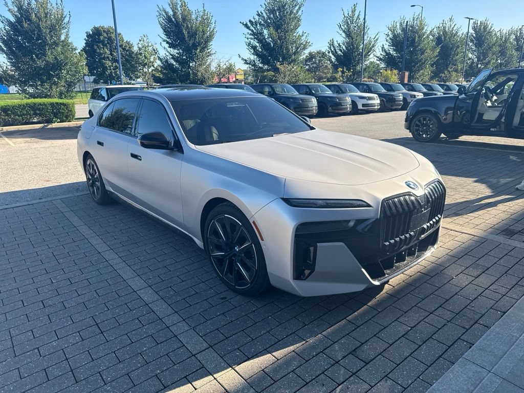 Used 2023 BMW 760i xDrive w/ Executive Package AWD/4WD image 3