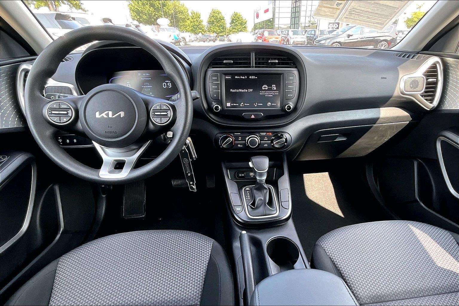 Used 2025 Kia Soul LX w/ LX Technology Package FWD image 7