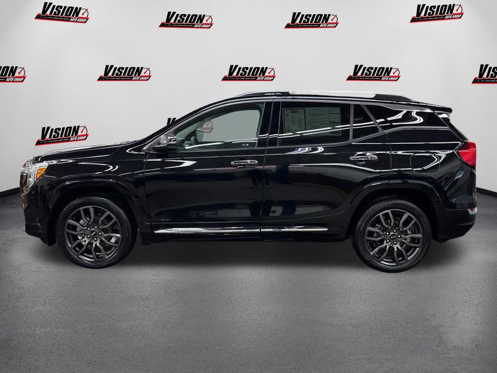 Used 2023 GMC Terrain Denali w/ Black Diamond Edition image 8