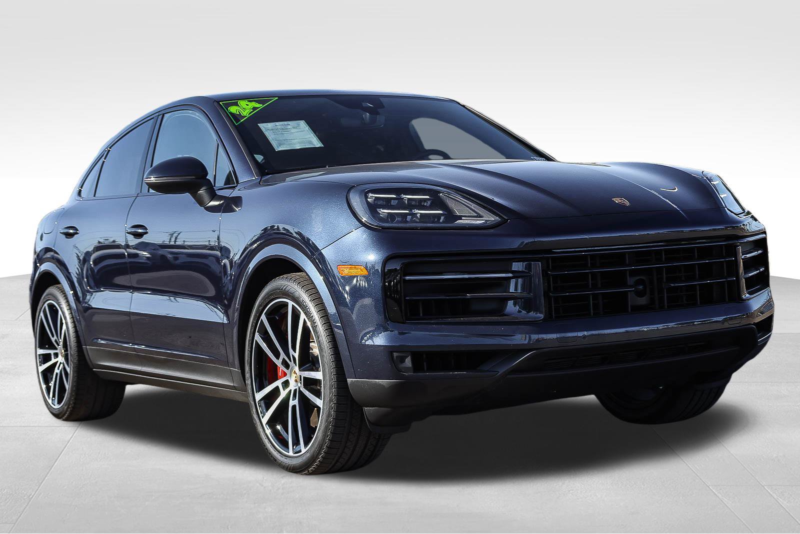Used 2024 Porsche Cayenne S AWD/4WD image 3