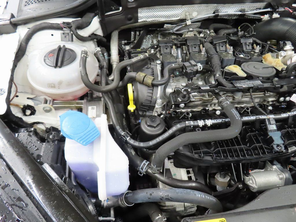 Used 2016 Volkswagen Golf R 4-Door image 21