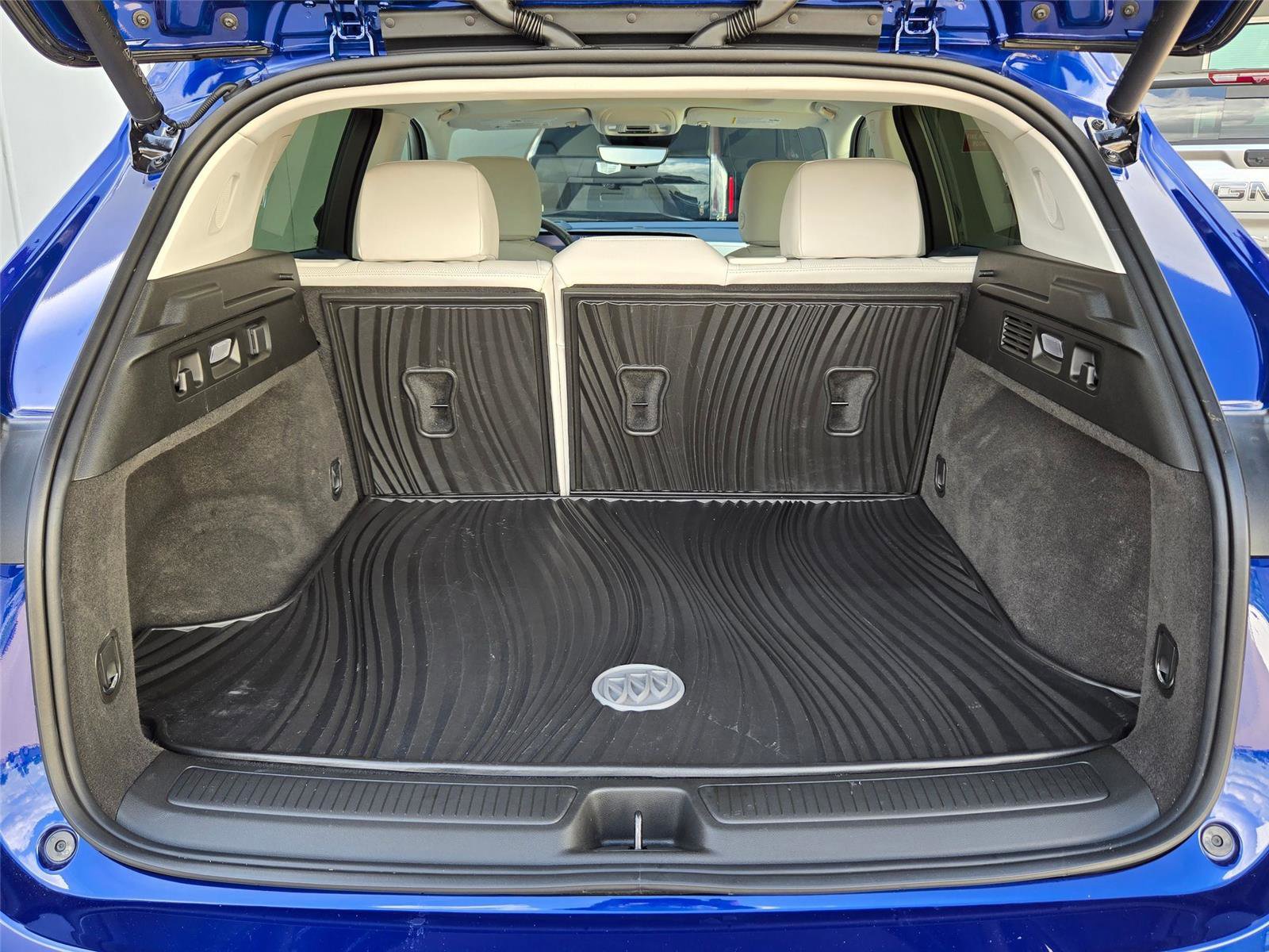 Used 2025 Buick Envision Avenir AWD/4WD image 32