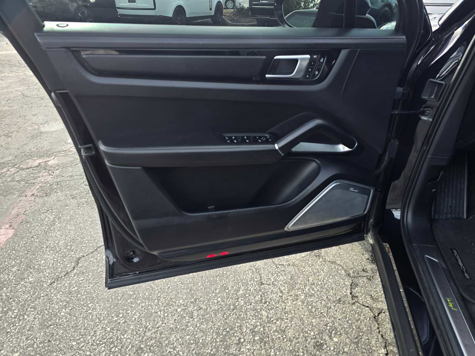 Used 2021 Porsche Cayenne Turbo S image 23