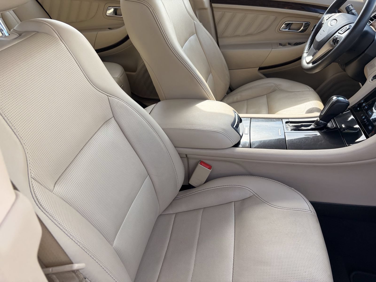 Used 2019 Ford Taurus Limited FWD image 12