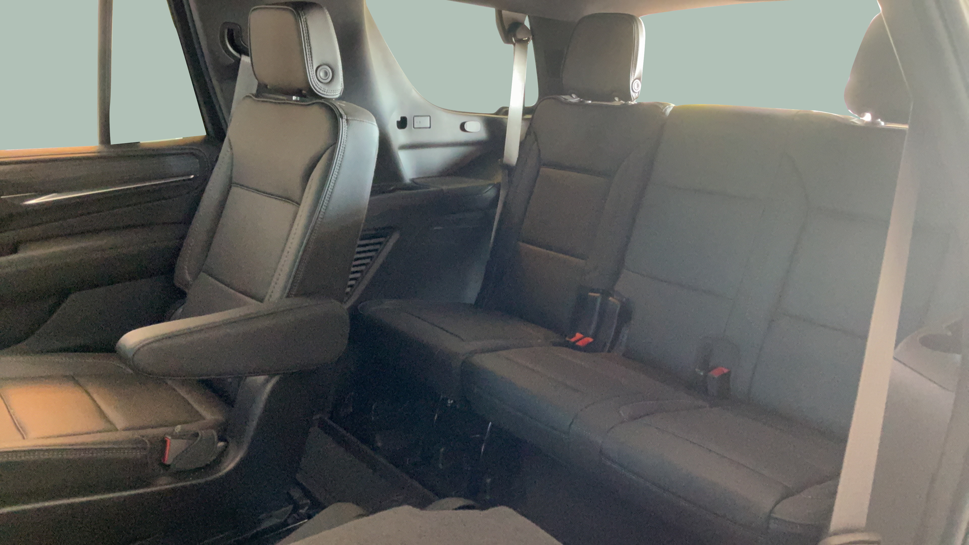 Used 2024 GMC Yukon Denali w/ Advanced Technology Package AWD/4WD image 37